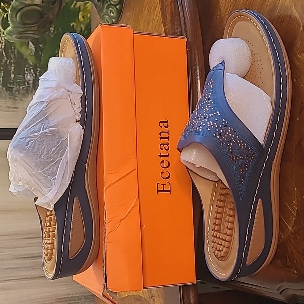 New in box! Ecetana 43 Womens 11 Massaging wedge thong Sandals blue rhinestone